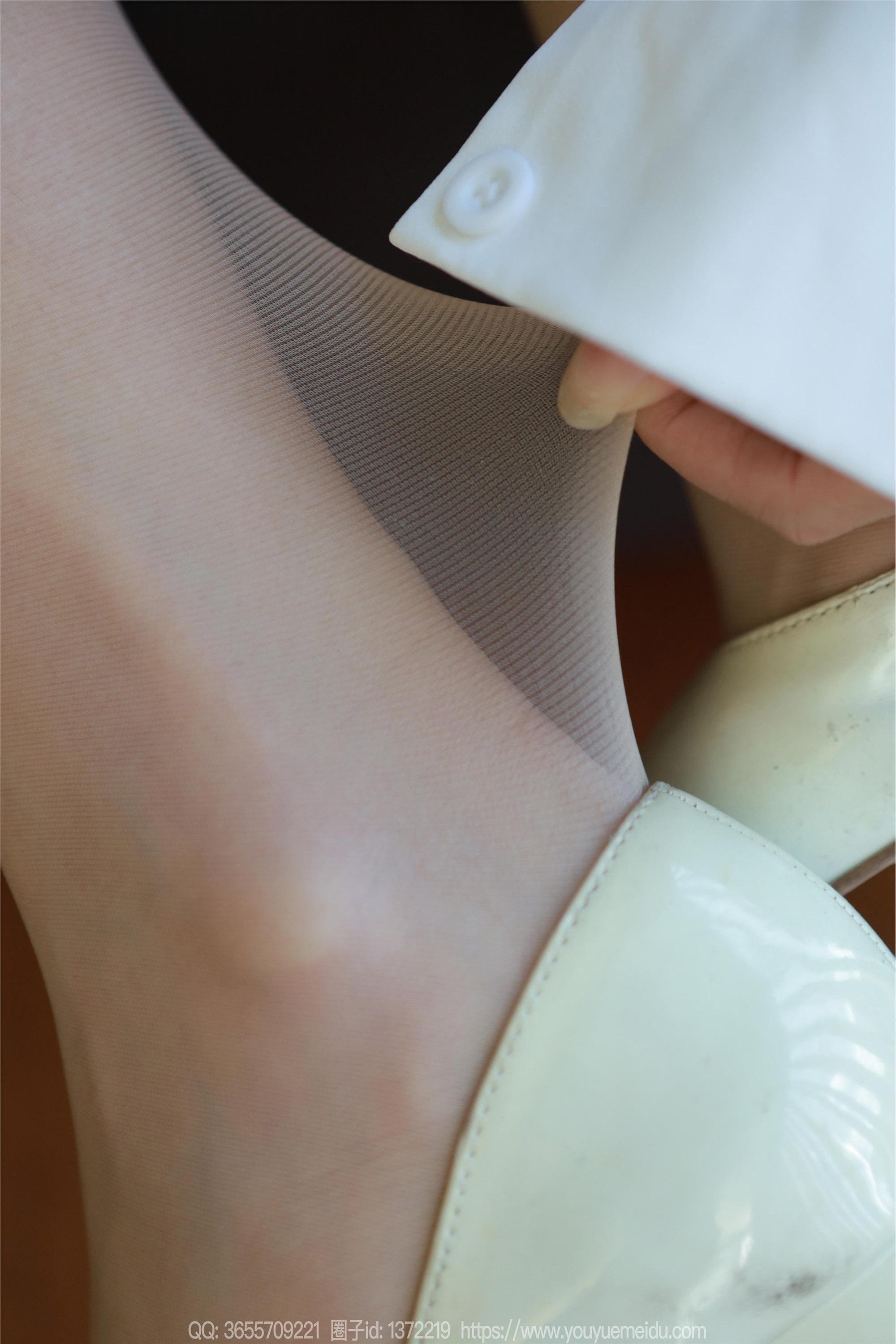 IESS异思趣向  2024.08.26 丝享家 1829 婉萍《一字肩衬衣》